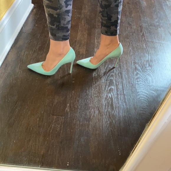 MANOLO BLAHNIK HEELS! - Picture 10 of 11
